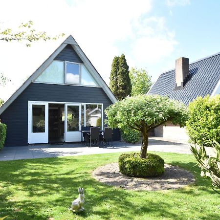 Balmy Holiday Home In Tuitjenhorn With Fenced Garden Eksteriør bilde