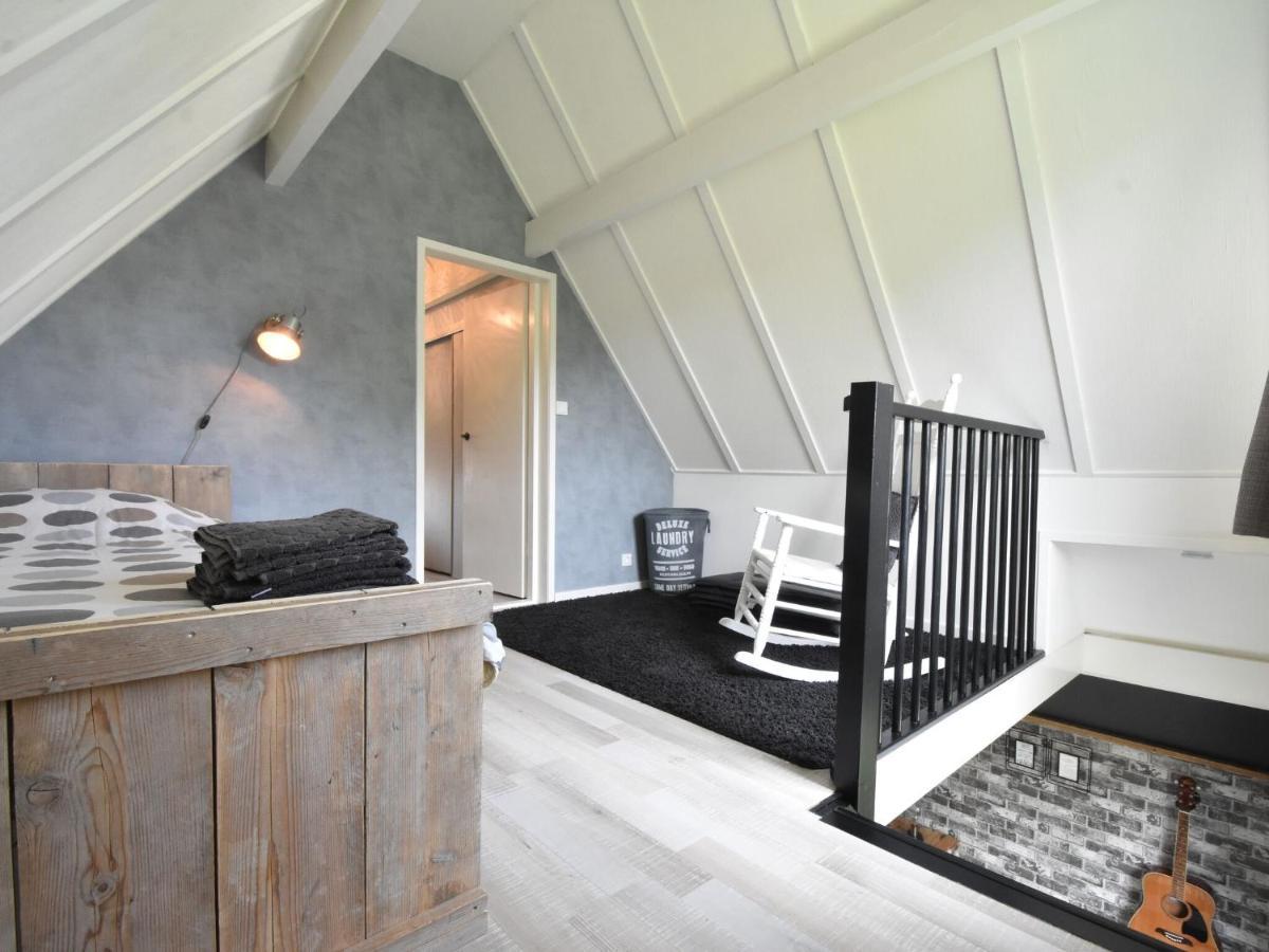 Balmy Holiday Home In Tuitjenhorn With Fenced Garden Eksteriør bilde