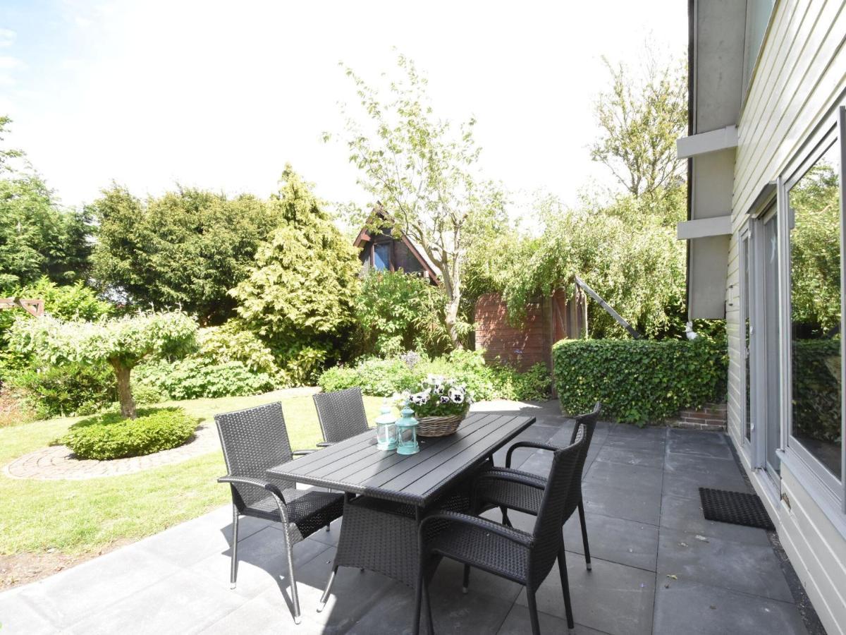 Balmy Holiday Home In Tuitjenhorn With Fenced Garden Eksteriør bilde