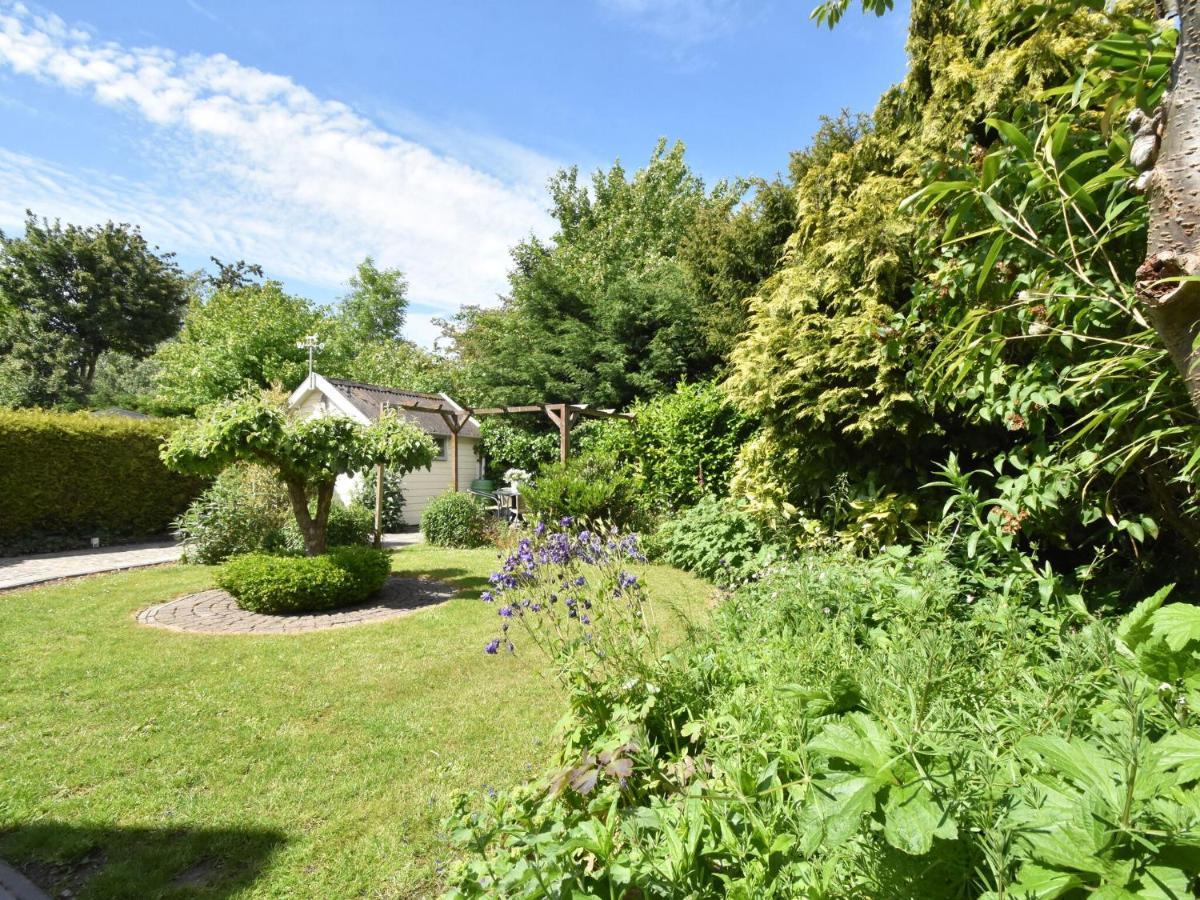 Balmy Holiday Home In Tuitjenhorn With Fenced Garden Eksteriør bilde
