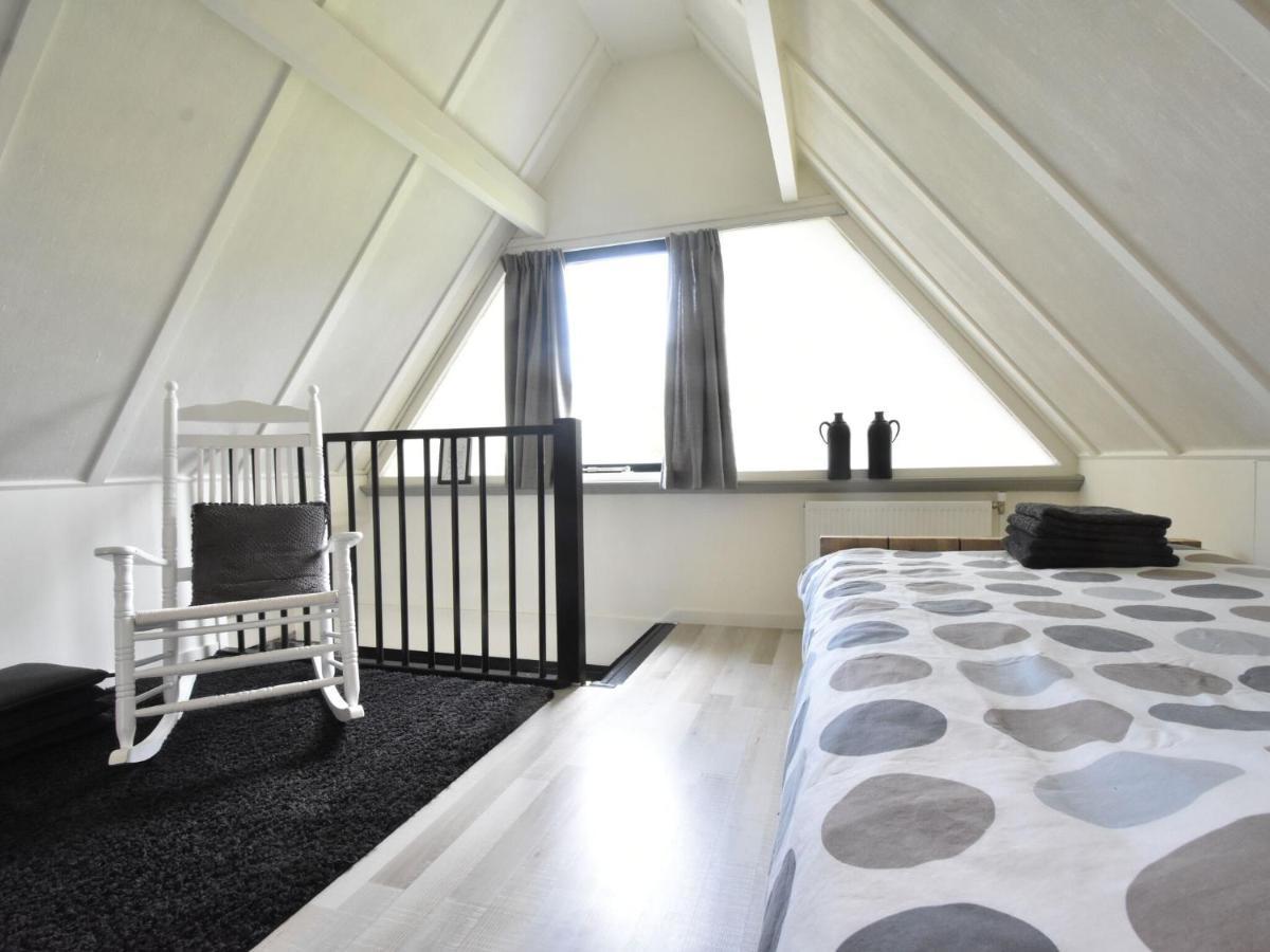 Balmy Holiday Home In Tuitjenhorn With Fenced Garden Eksteriør bilde