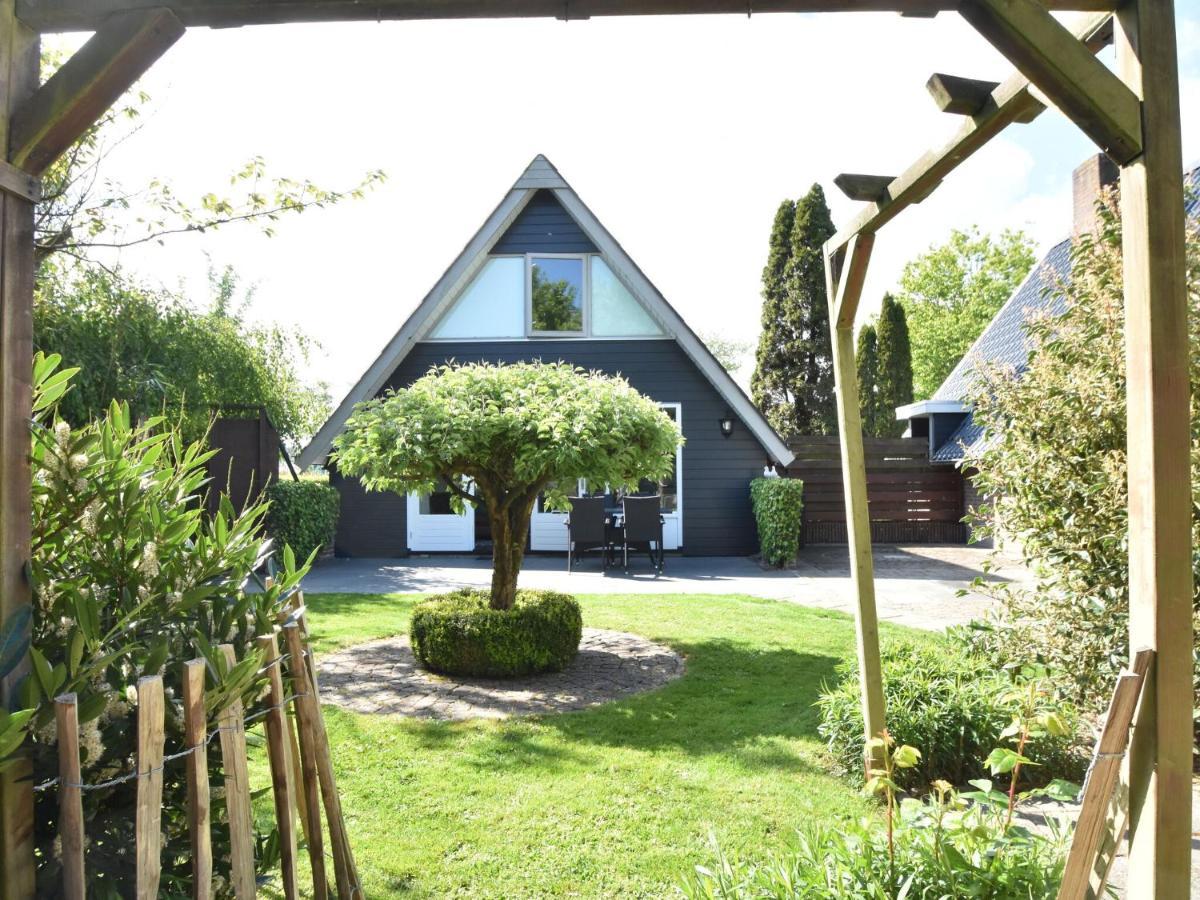Balmy Holiday Home In Tuitjenhorn With Fenced Garden Eksteriør bilde