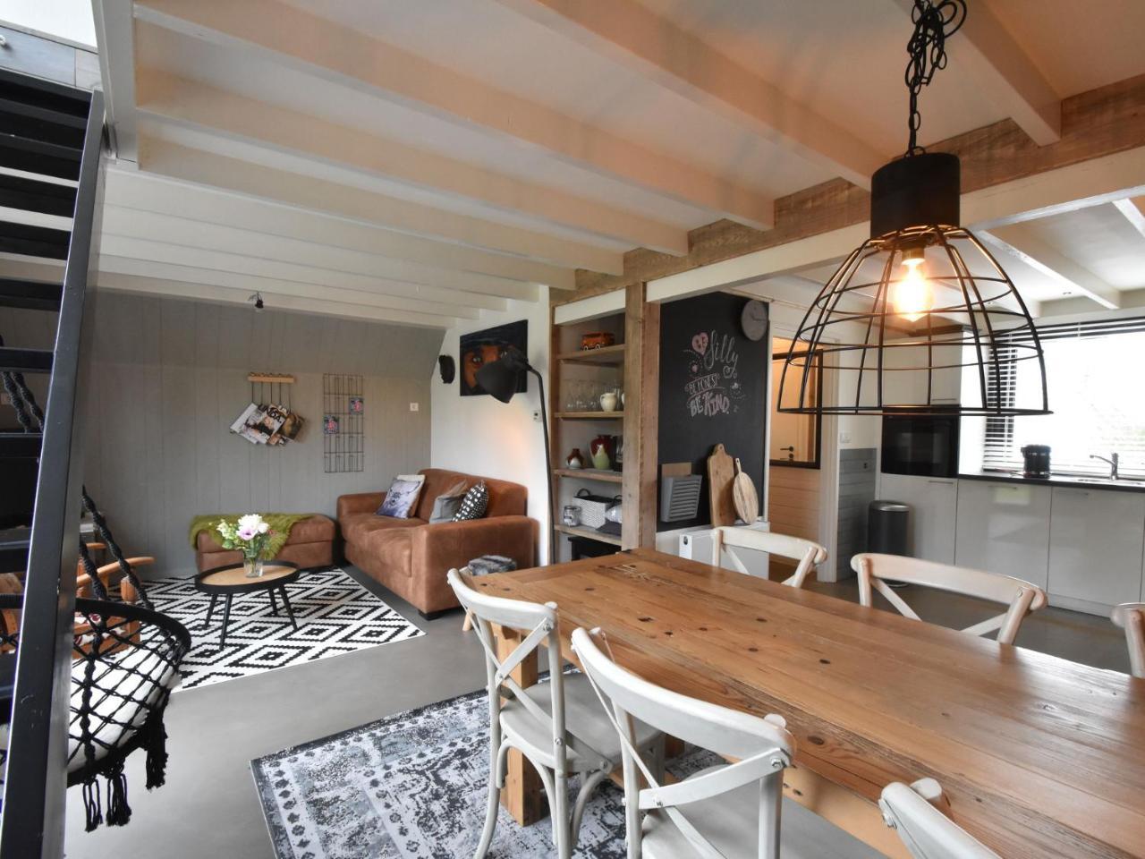 Balmy Holiday Home In Tuitjenhorn With Fenced Garden Eksteriør bilde