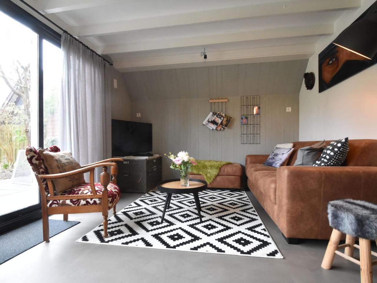 Balmy Holiday Home In Tuitjenhorn With Fenced Garden Eksteriør bilde