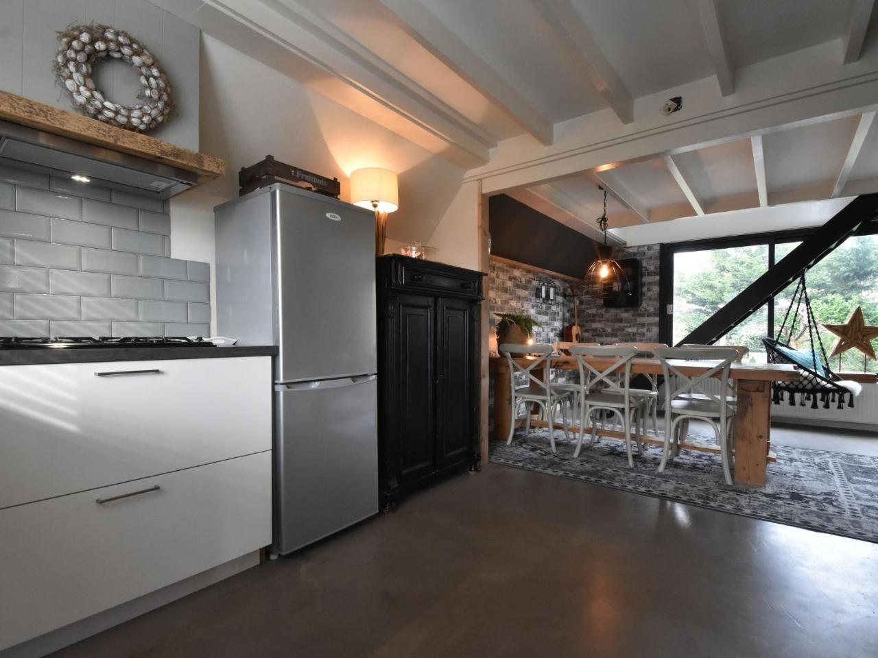 Balmy Holiday Home In Tuitjenhorn With Fenced Garden Eksteriør bilde