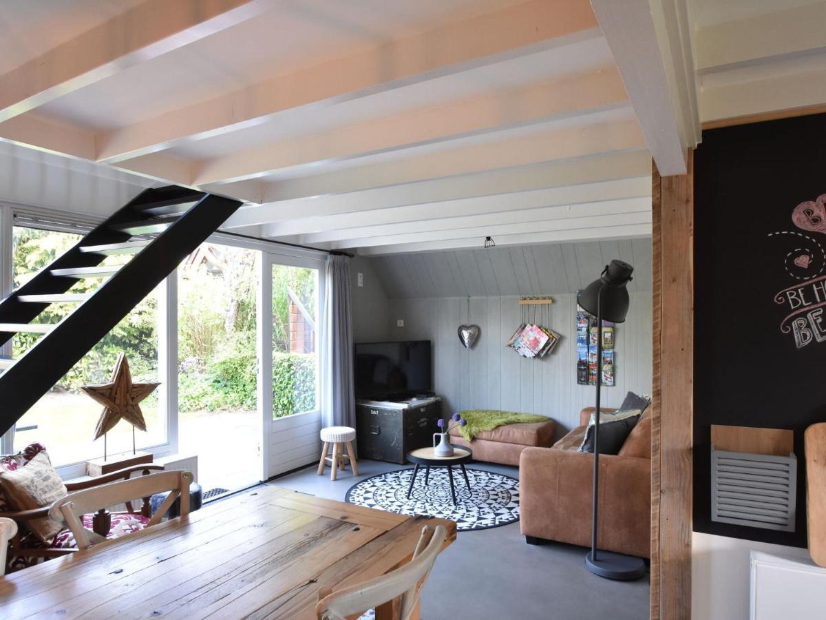 Balmy Holiday Home In Tuitjenhorn With Fenced Garden Eksteriør bilde