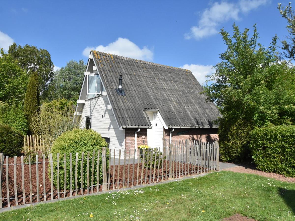 Balmy Holiday Home In Tuitjenhorn With Fenced Garden Eksteriør bilde
